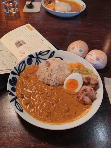 「このお店、ケンティーが来たのよ！」
「あの、お野菜も食べましょうね」
🥦🍅🍆