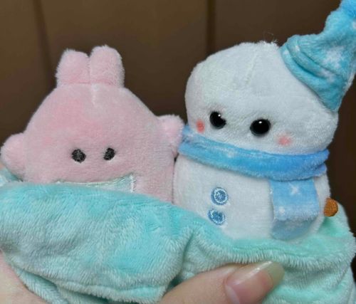 今日は寒いから
雪だるまが 現れたよー
溶けないくらいで 暖まるね
