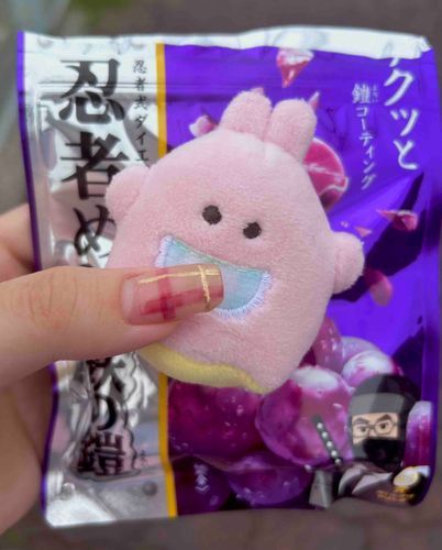 とーっても硬い グミ！
うさこには 噛み切れないかも…