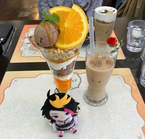 コラボカフェいった！
アルバンのパフェ大きかった…