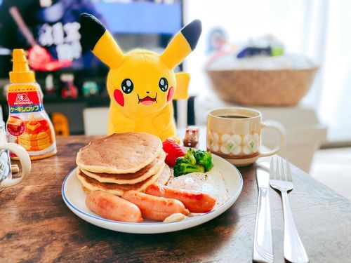 おはよう
パンケーキ
めだまやき
ウインナー
ブロッコリー
いちご