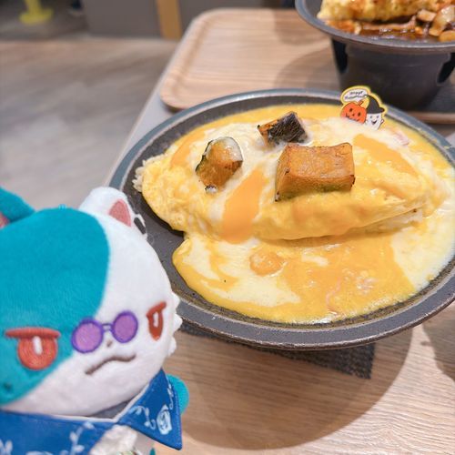 ナ"ーン
（とろ〜りチーズのパンプキンオムドリア）