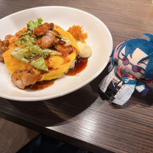 照り焼きオムライス選んだんけど、メニューの写真と違いすぎててビックリしたわ（味は美味かったよ）