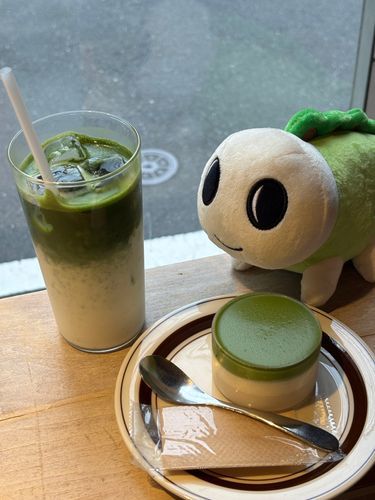 抹茶ラテと抹茶プリン　なみすけと似たような色合い