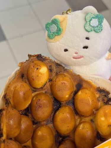 チョコチップ入りエッグワッフル！もちもちとした食感最高😋