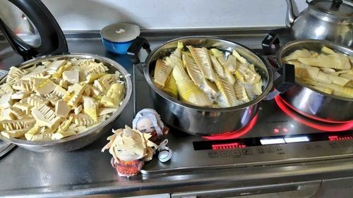 はるの　においがする

「にょきにょき。」