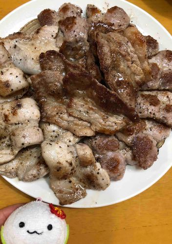 牛と豚
焼いて食べるだけ
肉食系男子だよ！
