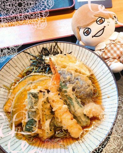 天ぷら蕎麦やで〜
天ぷらも茶蕎麦も美味しかったわ😋
