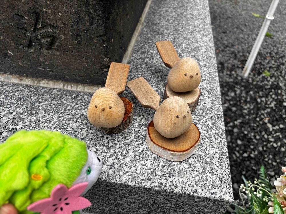 🌹：札幌諏訪神社に来た。鮮やかで涼しいところだな。

🦔：あ、シマエナガもいるでしゅ！
こんにちはでしゅ✨️