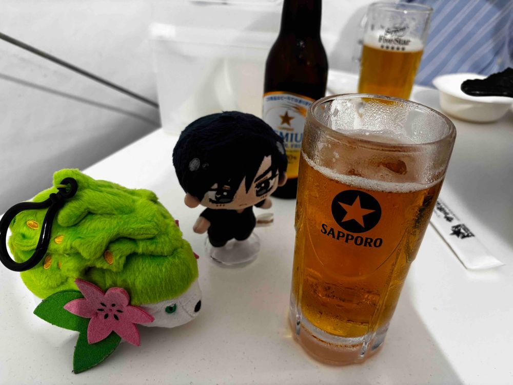 🌹：今日は最後にサッポロビール博物館に来た、サッポロビールといえばやはり★のマークだな。
夕飯はサッポロビール園のビアガーデンでジンギスカンを食べた。

🦔：お、おいしそうでしゅ🤤
あれ。シオンも🍻のむでしゅ？？

🌹：これはノンアルコールなんだ。
だが不思議とビールのような匂いと味がする。ちなみに心音はノンアルビール自体初挑戦だ。
...喉乾いていたらしいな、瓶のノンアルビールを2本飲んでいたよ💧‬