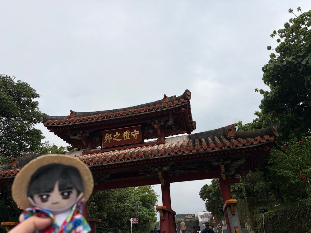 ～沖縄旅行②波上宮神社&首里城公園編～

🌹🕶：昼飯の後は波上宮神社と首里城公園に行ってきた。この2箇所に行っている間だけは晴れていたな。
ちなみに心音は沖縄は20年ぶりだそうだ。