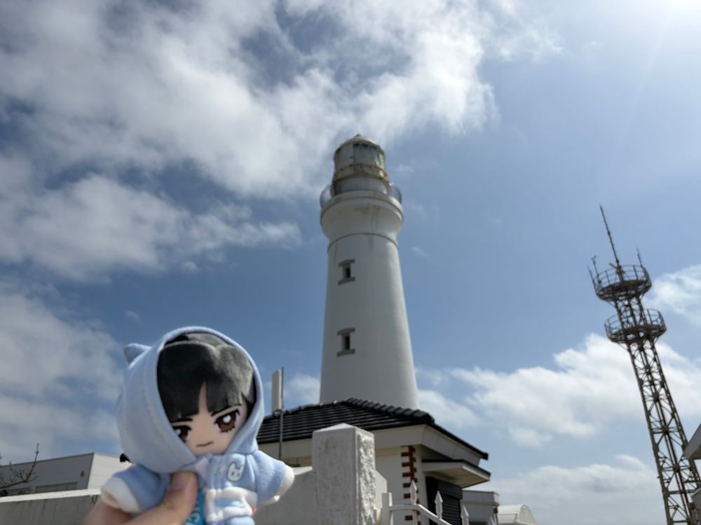 1泊2日旅行 ～千葉 犬吠埼編～

🌹🕶：次に来たのが犬吠埼の灯台だ。ここらひたすらに風が強く波が常にでかく荒れていたな。風が強いせいで灯台の展望台にはのぼれなかった。