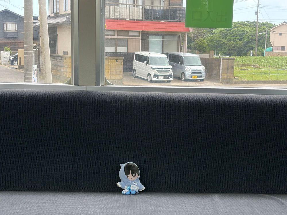 1泊2日旅行 ～千葉 銚子電鉄編～

🌹🕶：犬吠駅から銚子電鉄で終点の銚子まで戻ってきたんだが、車内アナウンスで 崖っぷち鉄道等と堂々言っていたものだから不覚にも笑ってしまった。この銚子電鉄の乗車券は今では珍しい硬券切符でな心音の地元の今は配線になってしまった河東線がもろに硬券切符だったからかなり懐かしがっていた。こういうローカルな電車も良いものだな。