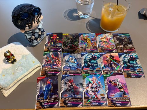 🌹🕶:仮面ライダー達がいっぱいいるな。