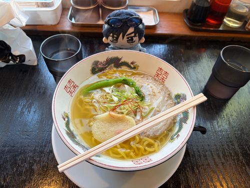 🌹🕶:今日の昼は函館名物、函館塩ラーメンだ🍜
金森赤レンガ倉庫の近くにある店だったがなかなか美味かったよ。