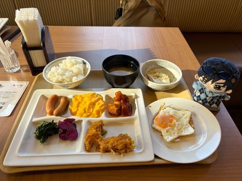 🌹🕶:おはよう 今日の朝ごはんはバイキング。目玉焼きが星型だった。
見事な五稜郭型だな。