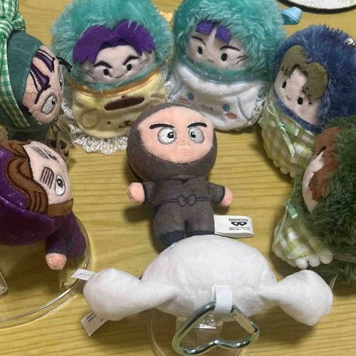 🍘？！？な、何故そんなに見つめてくるんだ…？？なっ…！！やめろ！！じりじりと寄ってくるな！！！💦