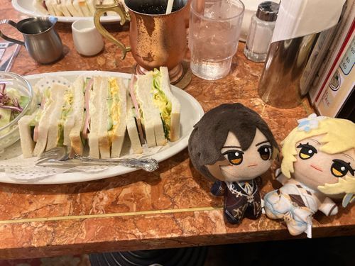 これは いぜん でかけた ときの しゃしん だ。さんどいっち と こーひー が おいしかった ぞ