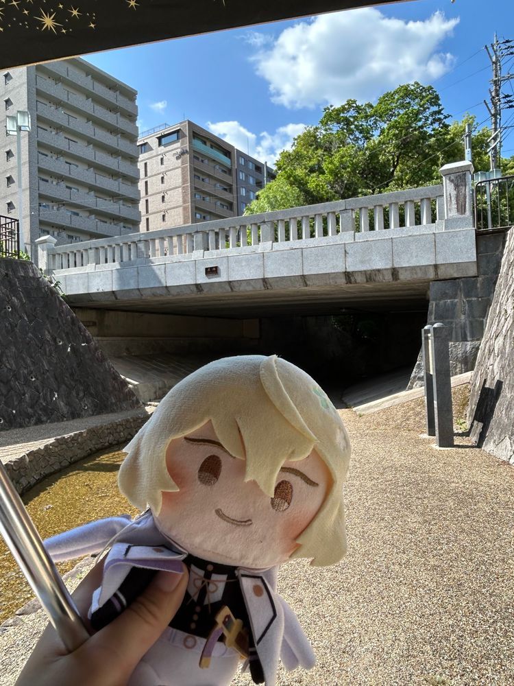 僕の例の逸話の場所にきたよ。

主がじい様に挨拶しなきゃって言ってたけど、君のじい様ではないって弟が突っ込んでた