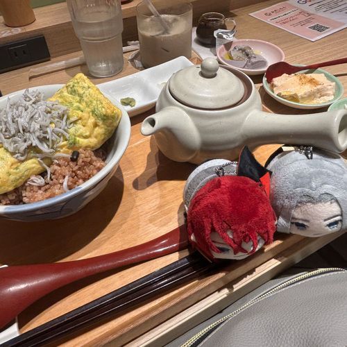 主がお米食べてる！？ってごっちんが飛び出ししてきて、主びっくりしてた。
甘いものもきっちり食べてたよ。