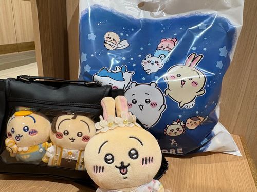 ちいかわポップアップ、たくさん買ったよ～♪
結局この袋に入り切らなくて、無地の袋にもグッズ入れてもらったわ😂