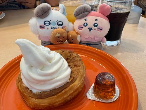 ジョナサン
焼きたてデニッシュソフトクリーム添え🍦食べた♪
バースデークーポンで549円が109円で食べられたよ🙌
デニッシュめっちゃ美味しかった💓