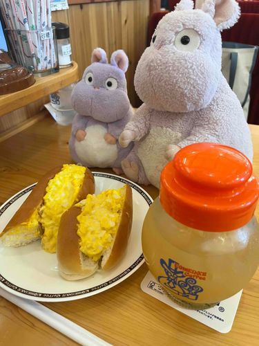 ぼう「コメダコーヒだチュウ」
チビ「たまごだチュウ！」