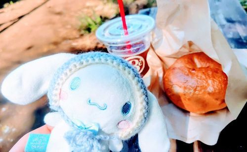 おそとでごはんたべるのもだいすき！
てんきもよくてきもちいいんだもん૮ ˃̵ ֊  ˂̵ ა
さつまいものはいったべーぐる、おいしかったあ૮ ෆ  ̫ ෆ ა