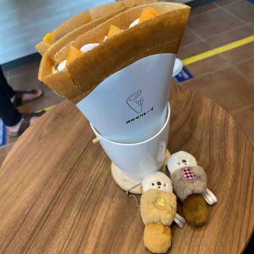 すっごい人気なクレープを食べました。
他のお店と全然違う食感で本当に美味しかったです🦦
今日は甘いクレープだったので今度はご飯クレープ食べたいです。