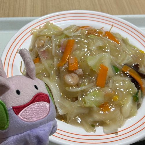 皿うどん！
｢外はヌメヌメなのに、中の麺はパリパリ…？｣