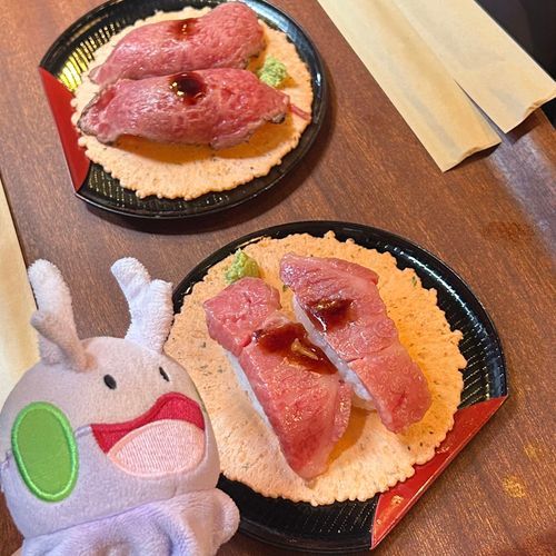 近江牛の肉寿司ヌメ…！