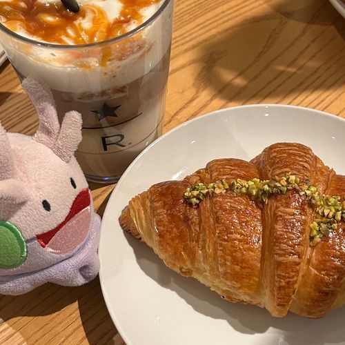 ワンランク上のスタバに行ってきましたヌメ( *¯ ꒳¯*)
