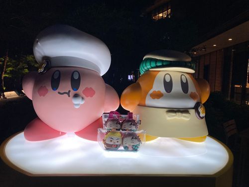 🙋‍♀️
「私と長男(っ◜◡◝ｃ)のカービィカフェデビューはここ東京店でした‼️カービィちゃんとワドちゃんの像とみんなで写真撮れて良かったです‼️」
【ちなみにカービィカフェ東京：1回、カービィカフェ博多：4回】