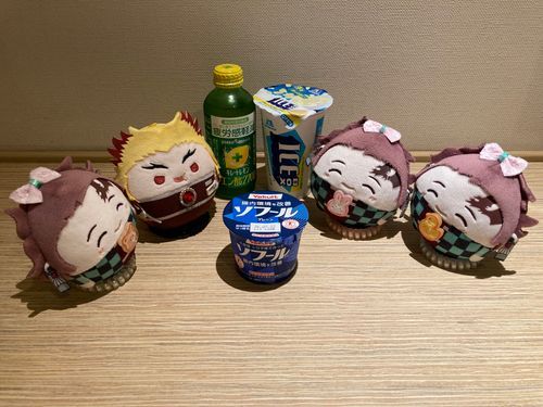 🙋‍♀️
「ゆりかもめ→山手線→コンビニを経由し24時過ぎホテルに戻る🫡今から夕飯食べる気しないので朝残したヨーグルトとICEBOXにキレートレモンをinしたものを夕飯とする‼️その代わりお風呂上がったらお酒飲むが😅」