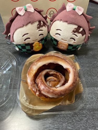 🙋‍♀️
「16時半頃家に着いてました🫡弟ズ(っ◜◡◝ｃ)が守ってくれてた(同じ紙袋に入れてた)東京駅で買ったシナモンロールを食べます‼️」
弟ズ(っ◜◡◝ｃ)🧸🐥
「バタバタの東京旅行見守ってくれてありがとうございました☺️ありがとうございました☺️」