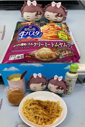 🙋‍♀️
「おっひる〜😋辛いのが食べたくてあまり食べた事ないトムヤムクン味のパスタ💦けっこうクセが強い味だ💦」
弟ズ(っ◜◡◝ｃ)🧸🐥
「結構鼻にきます☺️💦パスタ食べ間終わったら呼んでください‼️デザートの今川焼き食べる時だけ呼んでください‼️」
🙋‍♀️
「はいよ🤭」
