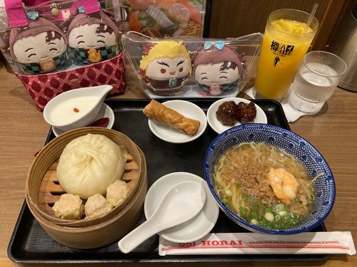 🙋‍♀️
「早いけど伊丹空港の551にて夕飯食べる‼️」
ふわ達
「⁉️...たしか昨日も中華食べましたよね⁉️」
🙋‍♀️
「内容が違うからOK👌」