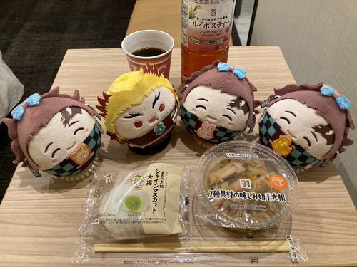 🙋‍♀️
「23時半ホテルに戻りました‼️さらっと夕飯食べます😋」
長男(っ◜◡◝ｃ)🐰
「電車(京急線)空いたら帰ろうとしたんだけど...まだまだ人が多そうだから諦めて帰って来ました☺️」