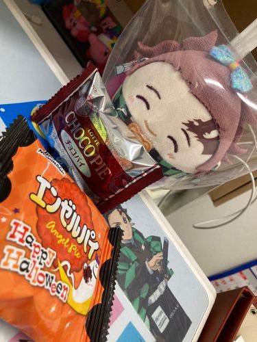 次男(っ◜◡◝ｃ)🧸
「らるりぃーさんのママ上が持たせてくれたミニチョコパイ食べようかなぁ〜❓」
🙋‍♀️
「私はエンゼルパイ受け取ったよ‼️半分こして食べる❓」
次男(っ◜◡◝ｃ)🧸
「半分こしなくていいので...俺エンゼルパイが食べたいです☺️💦」
🙋‍♀️
「そっか🤭じゃあ、まるっと交換しよう👌」
次男(っ◜◡◝ｃ)🧸
「わぁ〜☺️💕」
