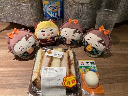 🙋‍♀️
「22：23、夕飯です😓福岡空港でも博多駅でもホテル周辺でも決めかねて...結局コンビニ飯💦」
ふわ達
「せっかく福岡に来てるのに...」
🙋‍♀️
「ごめんなさい🙏」