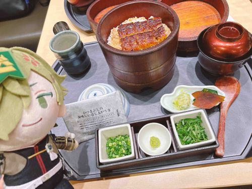 ばんごはんに ひつまぶしを たべたぞ  
3とおりの たべかたを たのしめる なごやの ごちそうだ  
おれは きざんだ おおばと たべるのが すきだな