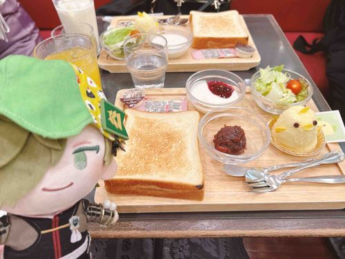 あさごはんに ぴよりんかふぇに いってきた  
あるじ ねんがんの おぐらとぉすとを たんのうしたぞ 