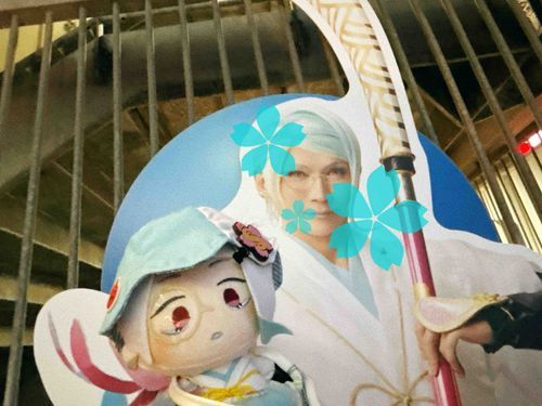 あるじが たぼうのため とうこうが おくれたが どぉむしてぃ なるものへ あそびにいっていた  
おおきい おれと つぅしょっと…？ だそうだ