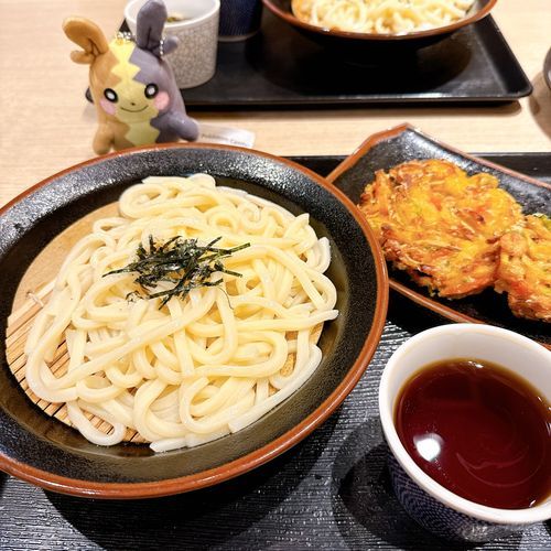 うどんを沢山たべたぺこ！
すするのがなかなか難しいぺこね〜