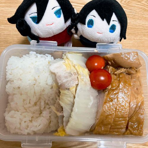 #今日のお弁当
●白米
●鶏胸肉のチャーシュー
●白菜と豚バラ肉のミルフィーユ煮
●ミニトマト