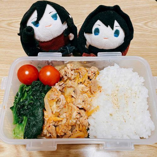 #今日のお弁当
●豚肉とキムチの炒め物
●ちぢみほうれん草のお浸し
●ミニトマト
●白米
今年もよろしくお願いします;)
