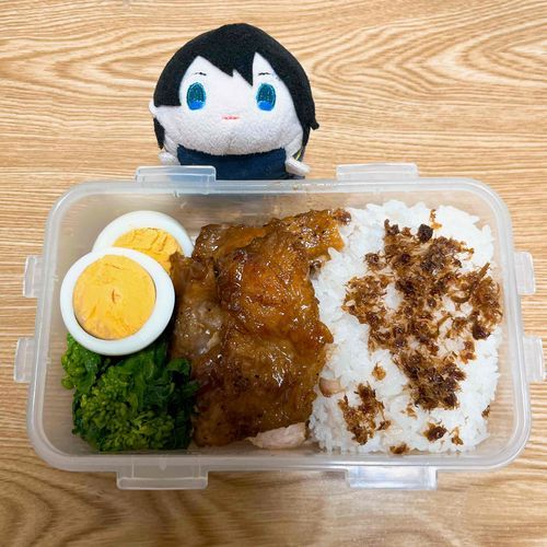 さいきん忙しくて、久々のお弁当です💦
暖かくなってきたので、お弁当も春らしく、菜の花を入れてみました;)

#今日のお弁当
●鶏の照り焼き
●菜の花のお浸し
●ゆで卵
●白米
●おかか