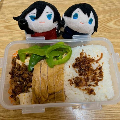 麻婆豆腐にはたっぷり花椒を入れるのが僕流です;)
#今日のお弁当
●鶏チャーシュー
●麻婆豆腐
●ピーマン
●白米
●おかか