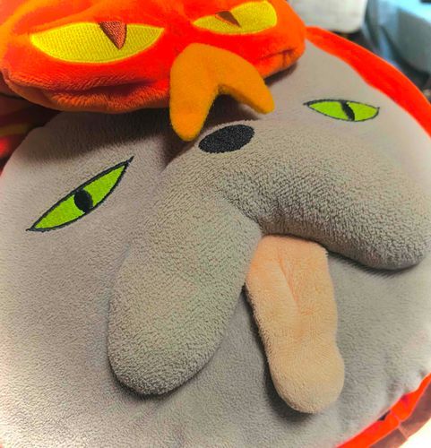 今日はヤクデちゃんがお家に来た記念すべき日なの！！
なんだかオレとお顔が似てて、すぐ仲良くなれたの！！♪
ハチワレはちょっかい出すから噛みつかれてたの！🤣
みんなもおお喜びだったの！！
じゅん 5さい