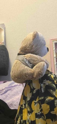 さいきん ゆみちゃんの ひざに しがみついて てれびを みることに はまってるんだぁ〜🧸📺
くっついてると とっても あんしん するんだよぉ〜🧸🎵